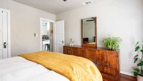 Charming Mid-Century Craftsman, Hot Tub with Serene Yard - Foto 5