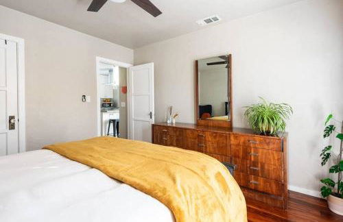 Charming Mid-Century Craftsman, Hot Tub with Serene Yard - Foto 5