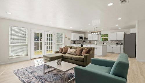 Spacious 4 Bedroom Family Retreat in the Heart of McKinney, TX - Foto 3