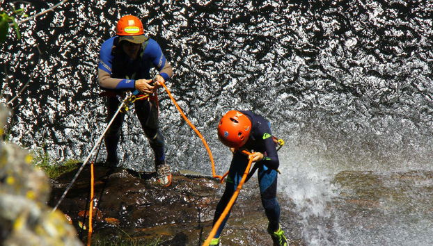 Rappelling at the Almécegas Waterfall - Foto 3