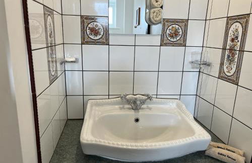 Hop Loft-Barn Conversion, with access to Pool & Hot Tub-at Fox Valley Cottages - Foto 16