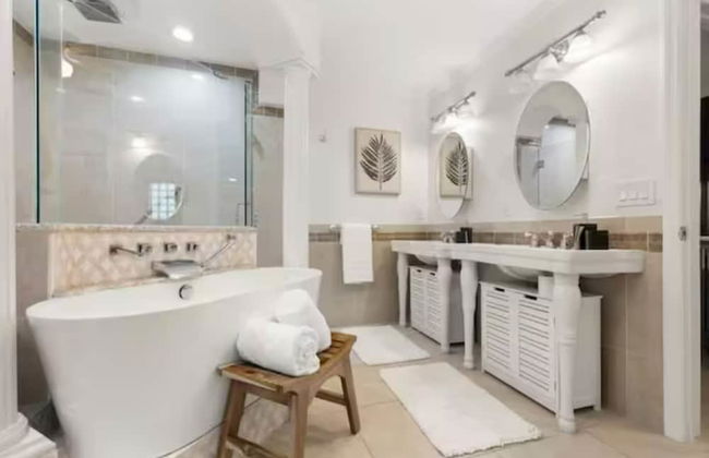 Experience The Ultimate in Luxury Living - Foto 20