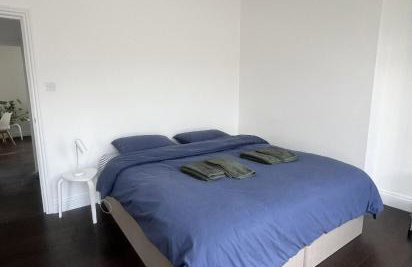 Bright, Spacious, Charming & Fully Equipped Victorian Flat in Quiet Brixton - Foto 9