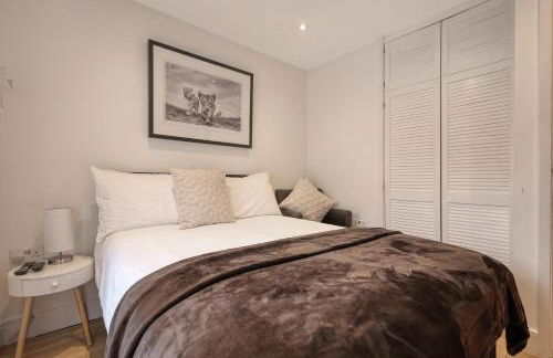 Dove House Wanstead - Stunning 4 Bedroom, 3 Bathroom House with Private Hottub & Gym - Escape London, in Lonon - Foto 29