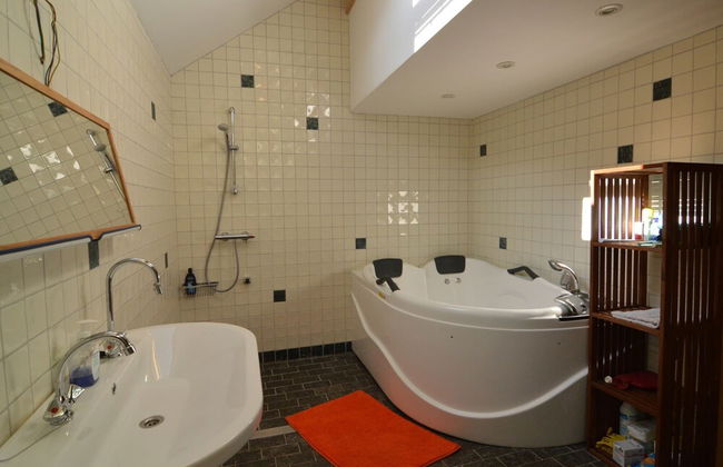 Holiday Home in Izier With Roofed Terrace, Garden, Parking - Foto 18