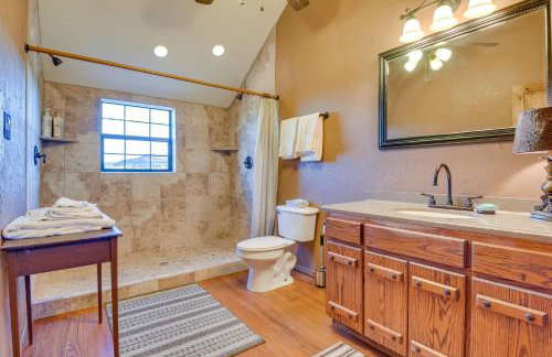 Cozy Strawn Cabin with Pool Access - Near Lake! - Foto 14