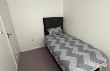 Spacious & Lovely 4 Bedroom Home in Manchester - Foto 14