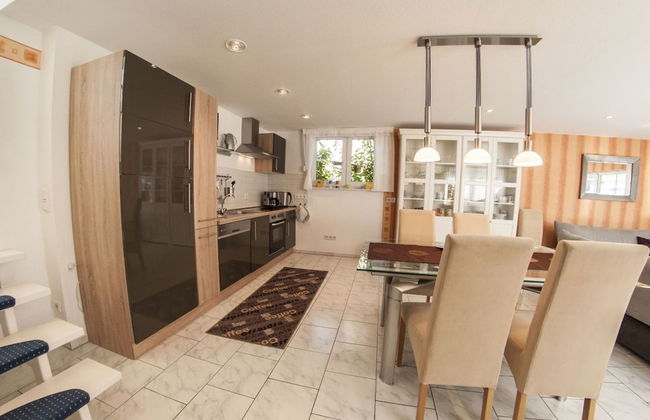 Holiday Home with Garden & Terrace near Rennsteig in Thuringian Forest - Foto 6