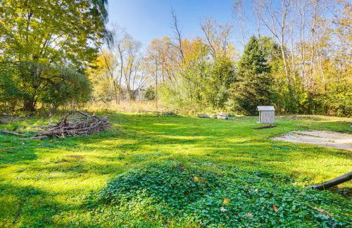 Peaceful Retreat with Yard 2 Mi to Pewaukee Lake! - Foto 27