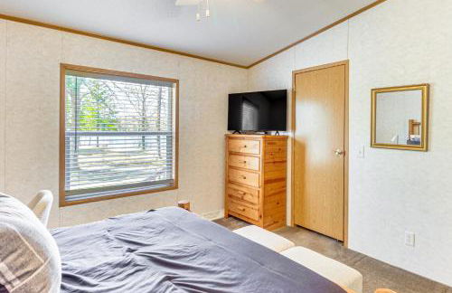 Tenstrike Lake House on 60 Acres Hike and Fish! - Foto 9