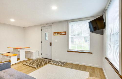 Updated Wellston Cabin, Walk to Lake Beach and Dock! - Foto 4