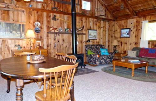 Rustic Cabin Rental on a Wildlife Sanctuary in Manistee, Michigan - Foto 3