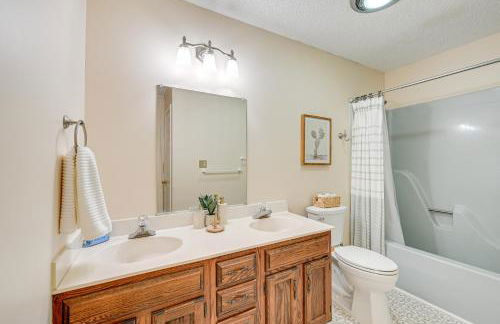 Home with Large Yard 6 Mi to Dtwn Winston-Salem! - Foto 12