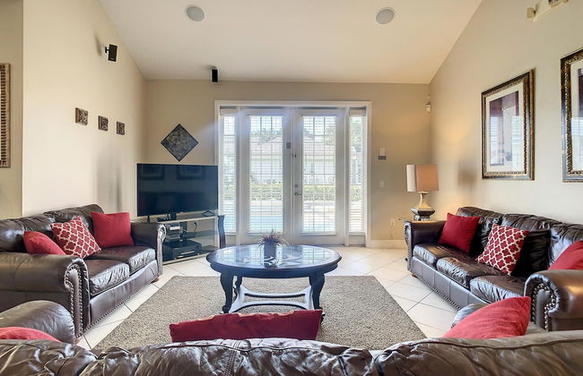 Fantastic 7 Bed 6 Bath in Prestigious Gated Comm - Foto 12