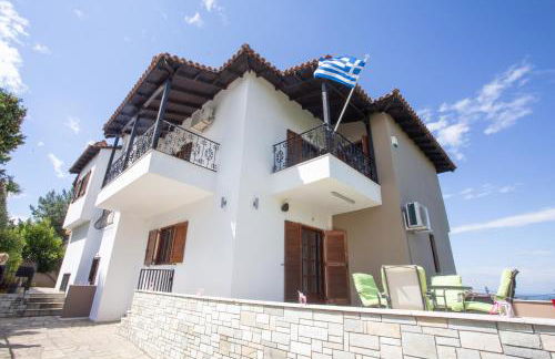 Τraditional fully detached villa on a luxurious hillock of Thessaloniki with its own garden also for family & wedding gatherings for 10 to 25 people only 15 minutes from airport - Foto 63