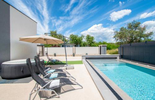 Villa Marsel with Pool & Jacuzzi by Istrabook - Foto 7