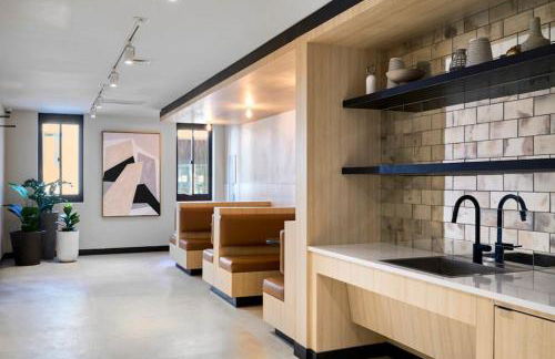 NEW Chic & Cozy 1BD Apartment Near East River, Minutes from Central Park - Foto 45