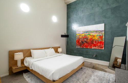 Historic Downtown Loft with Modern Flare - Foto 13