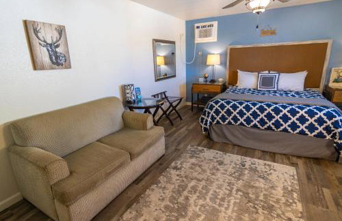 Creature Comforts Suite-Private Hot Tub-Sleeps 2 - Foto 2