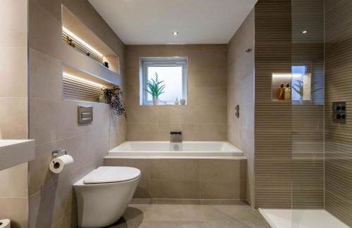 Arran Shores Luxury Shorefront Apartment 8 - Photo 13