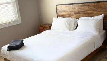 Charming Cottage with Fenced Backyard Pet Friendly - Foto 3