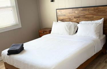 Charming Cottage with Fenced Backyard Pet Friendly - Foto 3