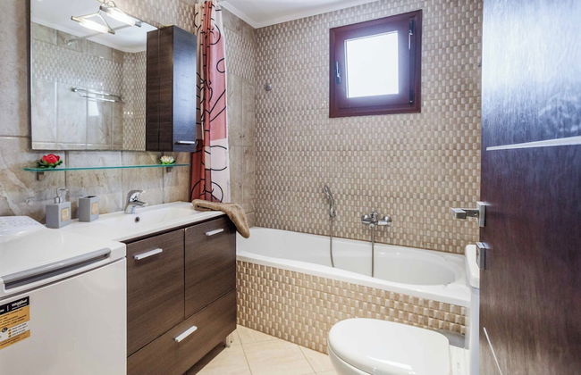 Maggie Alonia - Photo 15