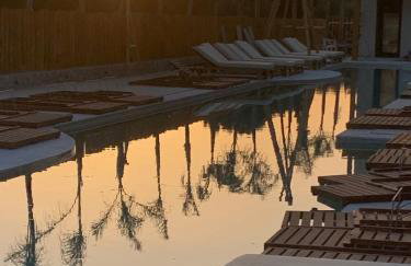 Khroma Luxury Suite 2 Beach front apartment - Photo 31