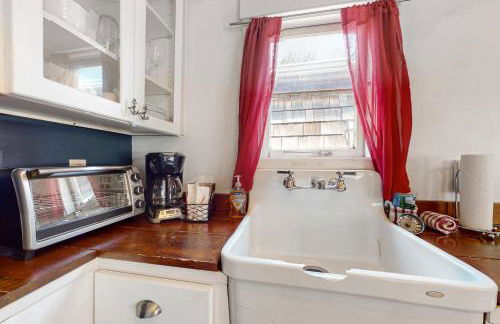 Hidden Villa Cottage #1 - The Nautical Cottage - Photo 9