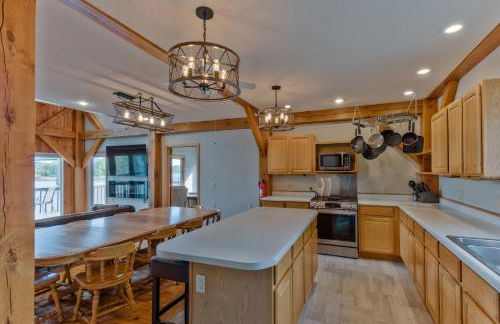Custom Waterfront Lodge, 4 bed, 4 Bath, Sleeps 12! - Foto 11