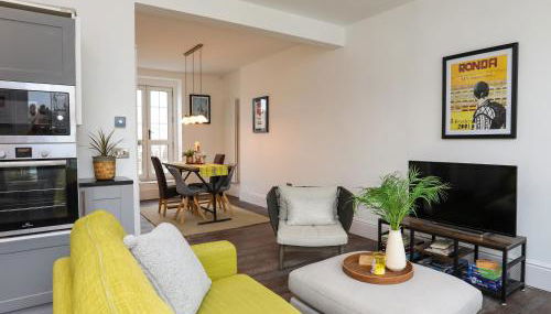 Harbourside Apartment - Photo 1