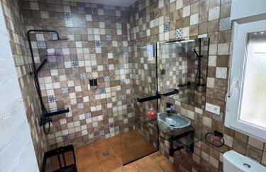 La Casa del Pueblo con piscina y barbacoa - Foto 14