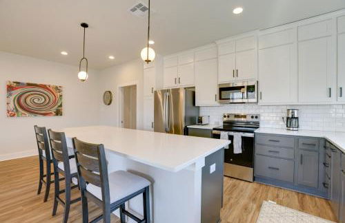 Walk to Restaurants Modern Escape Near Kyle Field - Photo 5