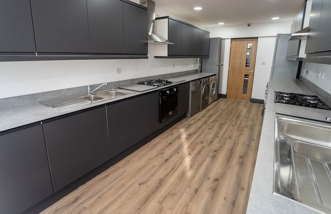 Impeccable 1-bed Studio in Birmingham - Photo 8