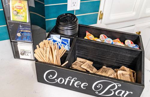 Secluded Mtn Top Family Haven w/Views Spa & Arcade - Photo 22