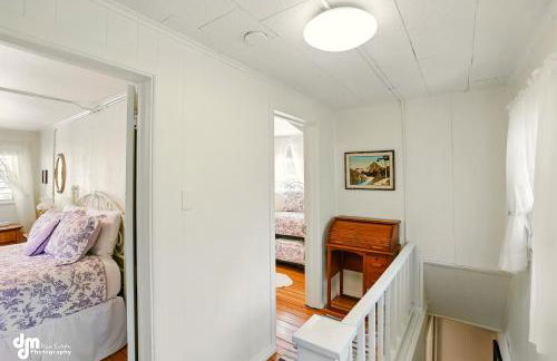 Coastal Cabin - Downtown Historical Log Home - Foto 37