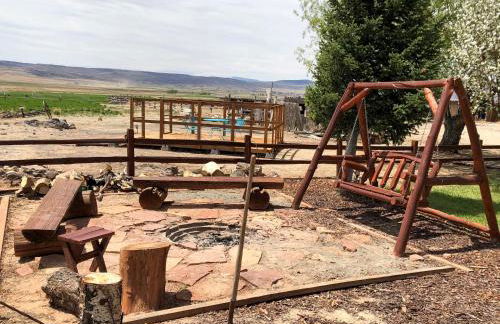Rustic Cabin 20 Mins to Capitol Reef Natl Park! - Photo 28