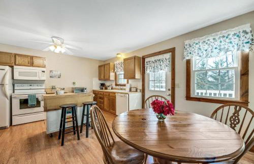 Cozy Bungalow Just Minutes from Mystic, Westerly Beaches, Boating and Casinos! bungalow - Foto 6