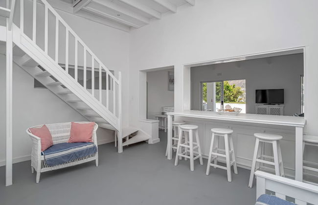 Unwind in Coastal Charm at Villa Santorini - Photo 5