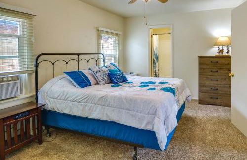 Quaint Cody Cottage with Grill Walk to Downtown! - Foto 13