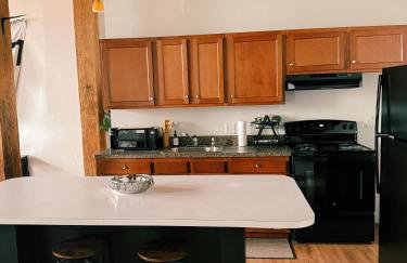 420 friendly Artsy walk Riverfront Loft King Bed - Foto 18