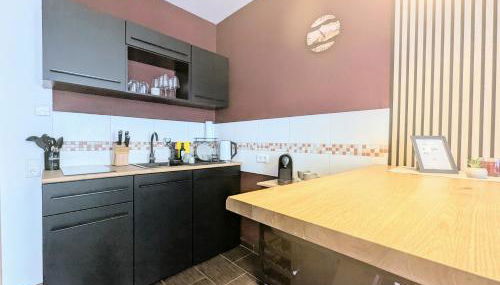 Gemütliches Apartment - hochwertiges Boxspringbett, privater Parkplatz, Terrasse, komplette Küche, WLAN, 40 Zoll HD TV - Foto 2