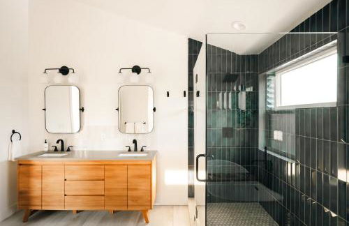 Colorful Sunnyside Escape - Walk to Dining & Parks - Foto 38