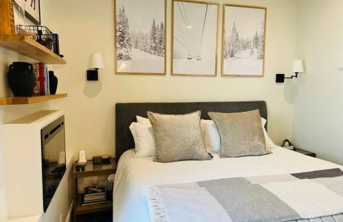 Stylish King Suite-FP-Hot Tub-Walk to All In OT - Photo 20