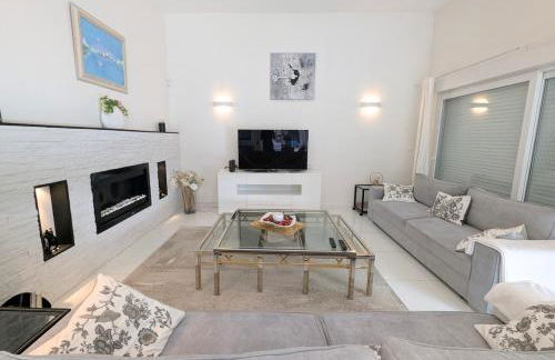 Luxurious Villa with Pool - Foto 15