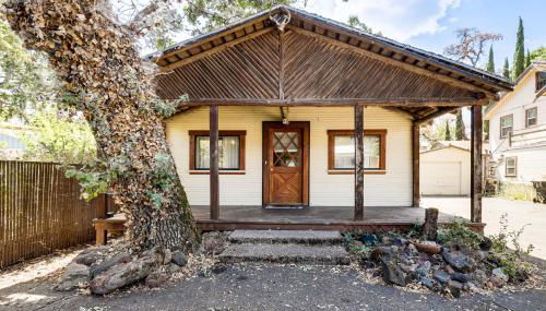 Watefront Getaway with Mtn Views and Dock in Clearlake - Foto 3