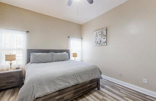 Spacious and quiet home with private patio & enclosed yard - Foto 14