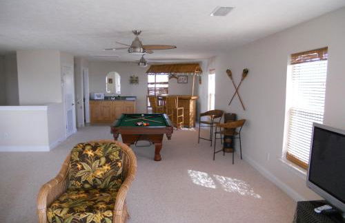 Large Beach House with Great Oceanviews, Game Room, Swimming pool - Photo 17