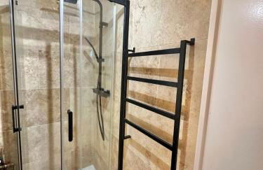 Modern & Cosy 3 Bedrooms train tramway - Foto 16