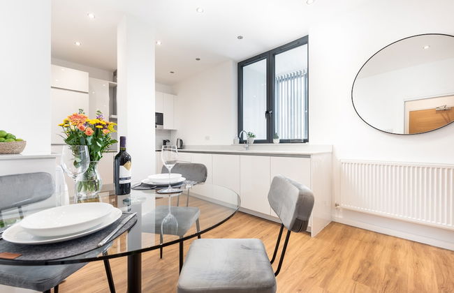 Modern Kingston Home Close to Hampton Court Palace by Underthedoormat - Foto 7